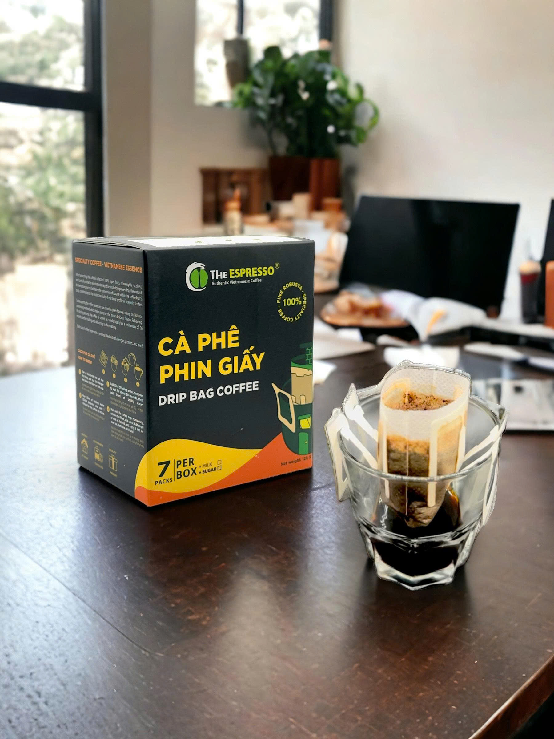 Cà phê phin giấy The Espresso trong không gian làm việc